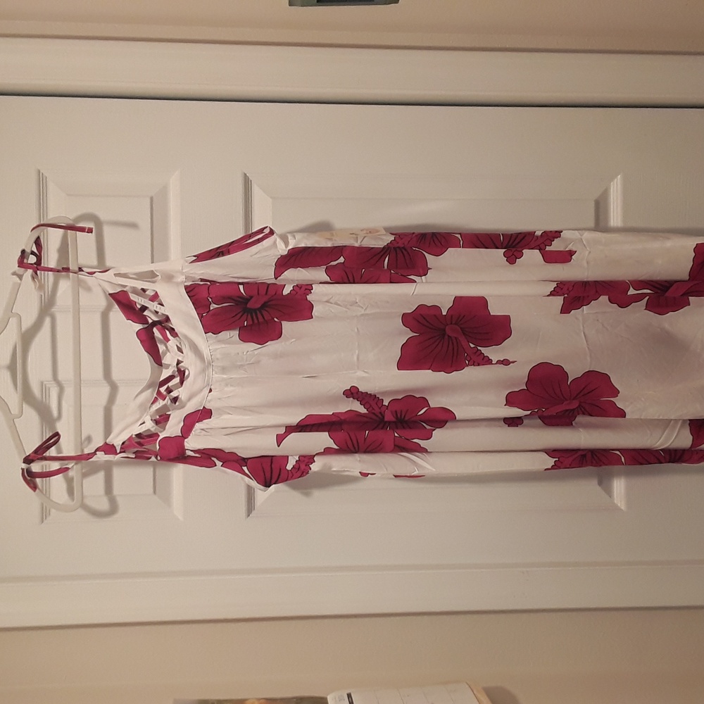 NWT - Hawaiian dress Bright burgundy & white